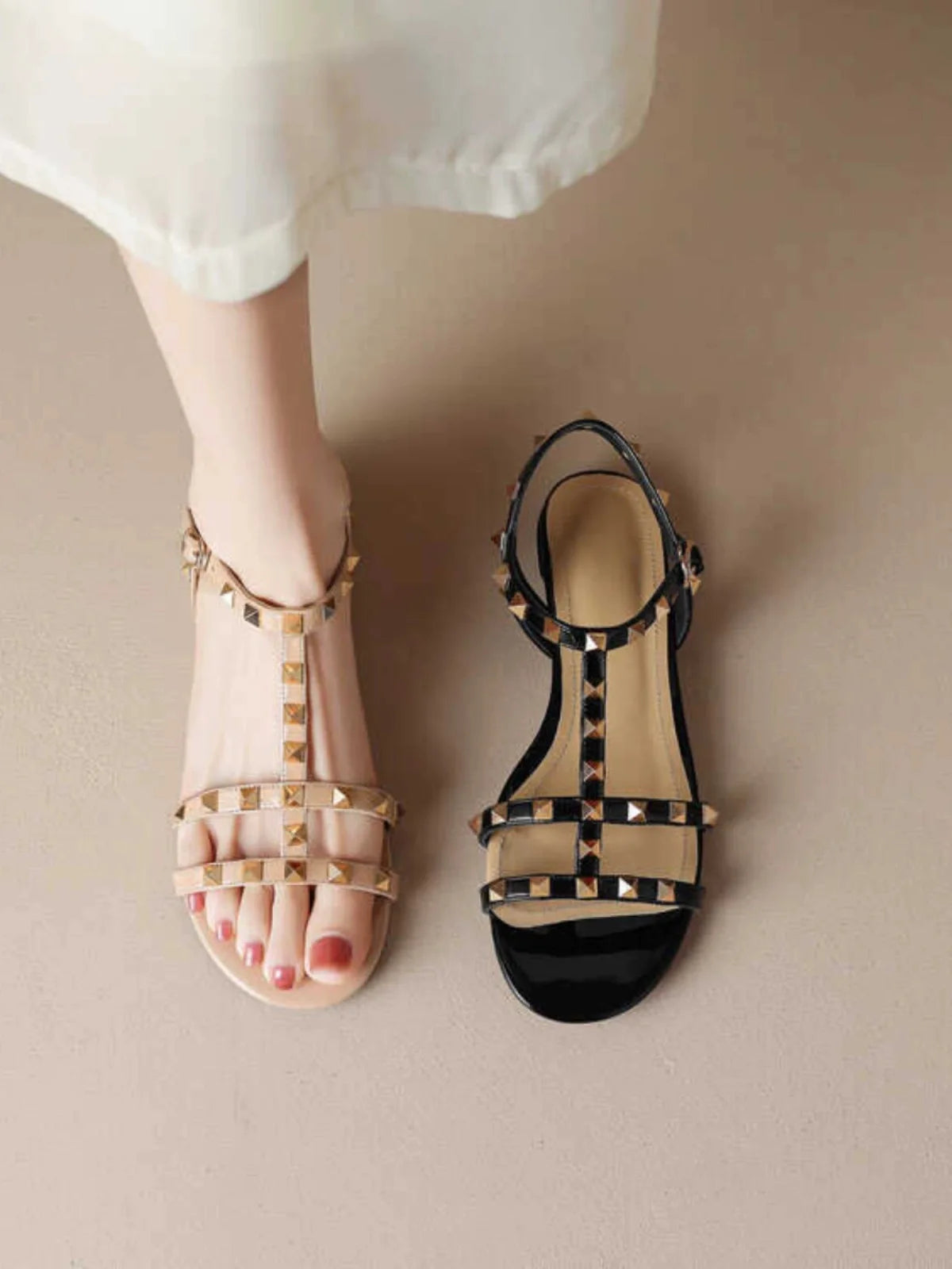 Black Luxury Design Womens Rhinestone Alphabet Summer Flat Slippers Outdoor Fashion Rivet Ladies Sandals Casual Party Beach